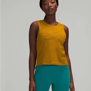 Lululemon train to be tank top